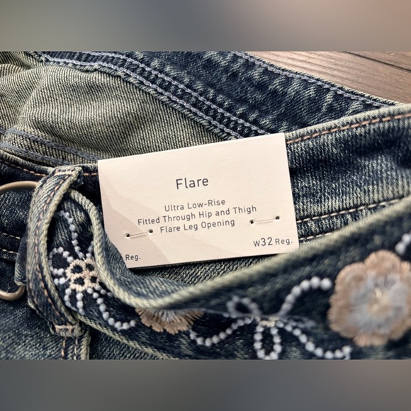 Hollister Flare Jeans - Picture 4 of 6